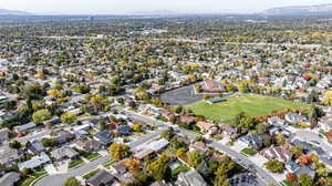 Birds eye view of property featuring a mountain view