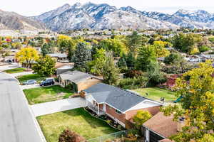 Birds eye view of property featuring a mountain view