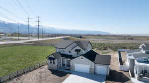 Aerial view with a mountain view