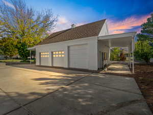 Detached garage is stubbed with utilities