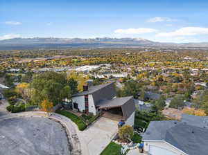 Birds eye view of property featuring a mountain view