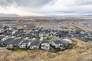 Aerial view with a mountain view