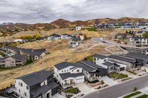 Bird's eye view featuring a mountain view