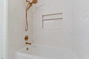 Bathroom with tiled shower / bath combo