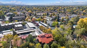 Birds eye view of property featuring a mountain view