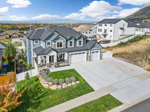 View of front of house featuring a front yard