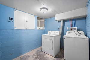 Clothes washing area, washing machine and dryer included