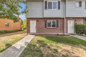 View of front of house featuring a front lawn