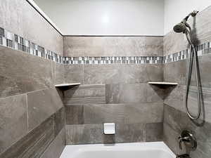 Bathroom featuring tiled shower / bath combo