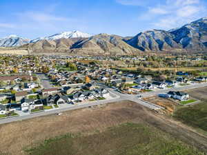 View of mountain feature