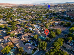 Birds eye view of property featuring a mountain view