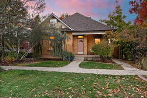 View of front of property featuring a lawn