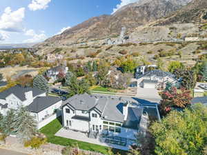 Drone / aerial view featuring a mountain view