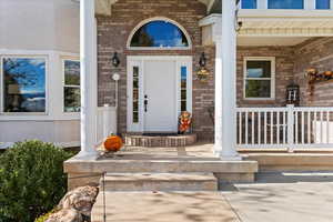 Wake up to Ben Lomond from your front porch!