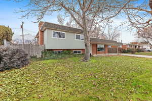 View of front of home featuring a front yard