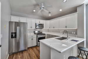 Breakfast Bar, Quartz Counter Tops