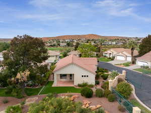 Birds eye view of property featuring a mountain view