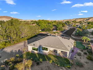 Aerial view with a mountain view