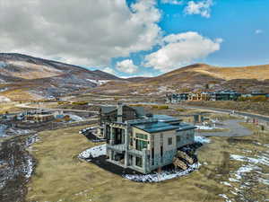 Bird's eye view featuring a mountain view