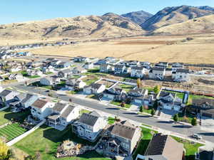 Drone / aerial view featuring a mountain view