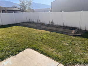 View of yard featuring a mountain view