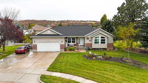 Rambler featuring garage and front yard