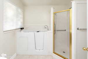 Primary / Master Bedroom Ensuite - Tub & Shower