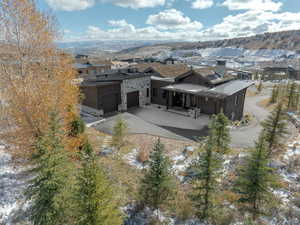 Aerial view with a mountain view