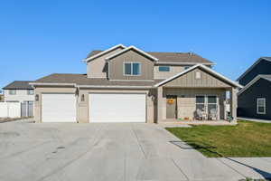 View of front of property featuring a front yard