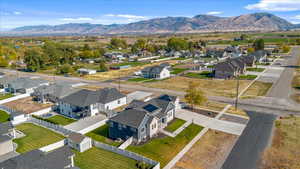 Bird's eye view with a mountain view