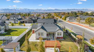 Aerial view with a mountain view