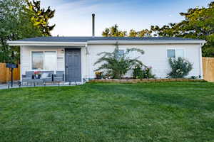 View of front of house featuring a front yard