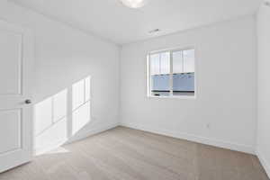 Empty room with light carpet