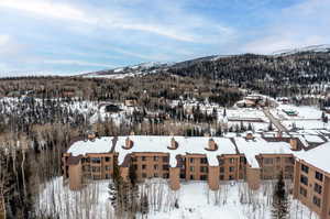 Snowy aerial view featuring a mountain view