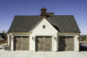 Garage with cooling unit