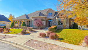 View of front of house featuring a front lawn