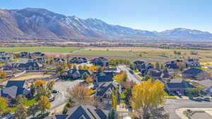 Drone / aerial view featuring a mountain view