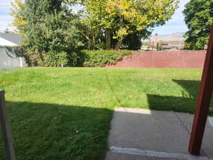 View of yard featuring a mountain view