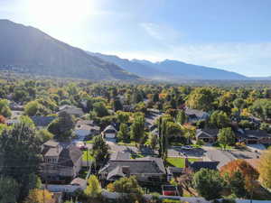 Birds eye view of property featuring a mountain view