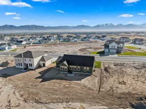 Bird's eye view with a mountain view
