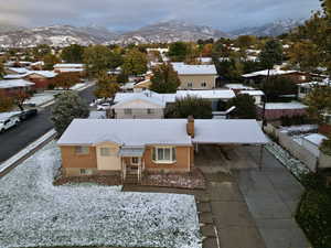 Snowy aerial view featuring a mountain view