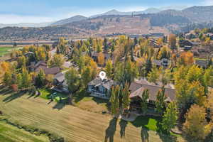 Aerial view with a mountain view