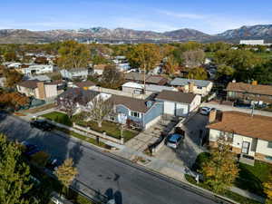 Bird's eye view with a mountain view