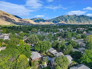 Aerial view with a mountain view