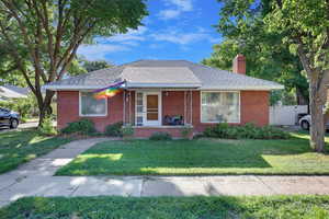 View of front facade with a front lawn