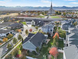 Bird's eye view featuring a mountain view