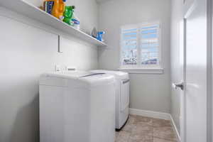 Washroom with independent washer and dryer