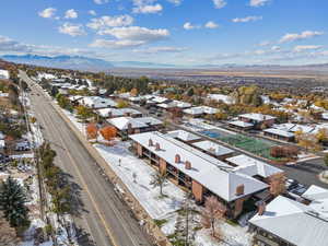 Bird's eye view with a mountain view