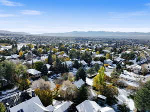 Bird's eye view with a mountain view