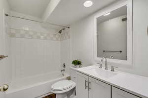 Full bathroom with vanity, toilet, and tiled shower / bath